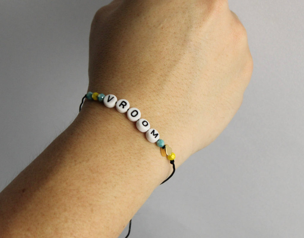 Pulsera "Vroom Vroom" — Un recordatorio de esperanza en tu muñeca