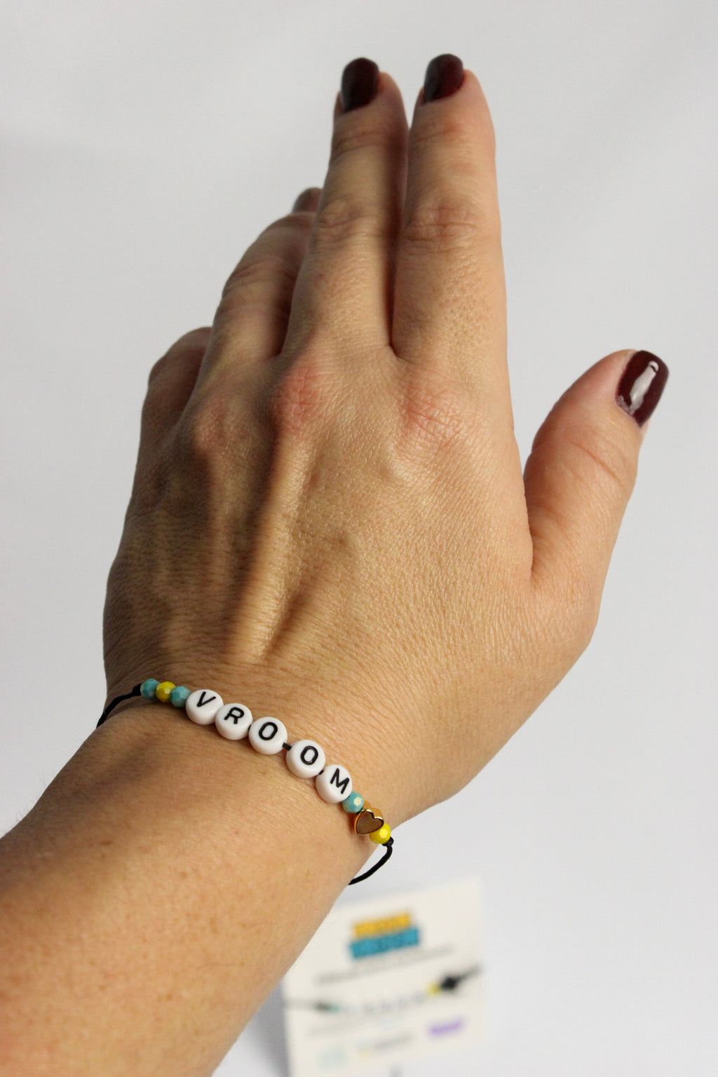 Pulsera "Vroom Vroom" — Un recordatorio de esperanza en tu muñeca