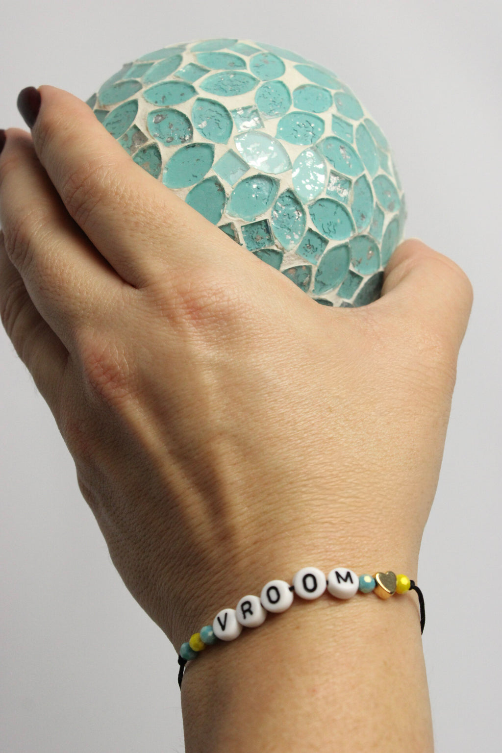 Pulsera "Vroom Vroom" — Un recordatorio de esperanza en tu muñeca