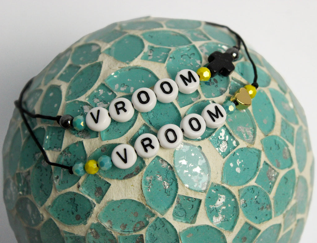 Pulsera "Vroom Vroom" — Un recordatorio de esperanza en tu muñeca