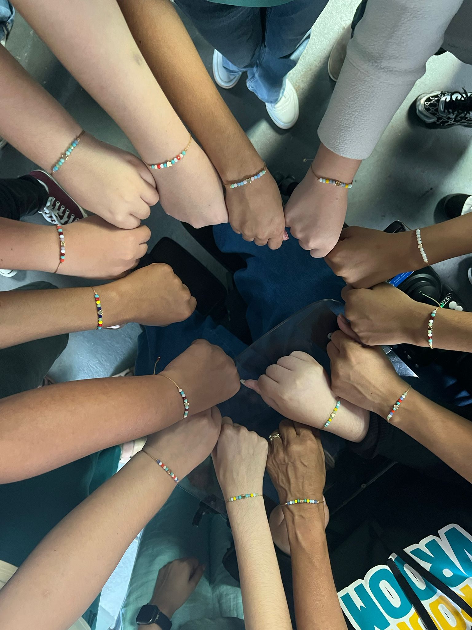 Pulsera "Vroom Vroom" — Un recordatorio de esperanza en tu muñeca